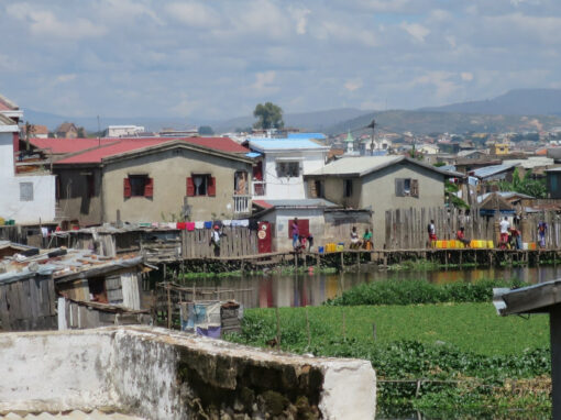Apoyo y asesoramiento en el marco del proyecto «Una vivienda digna para todas y todos! » para COTA – Madagascar