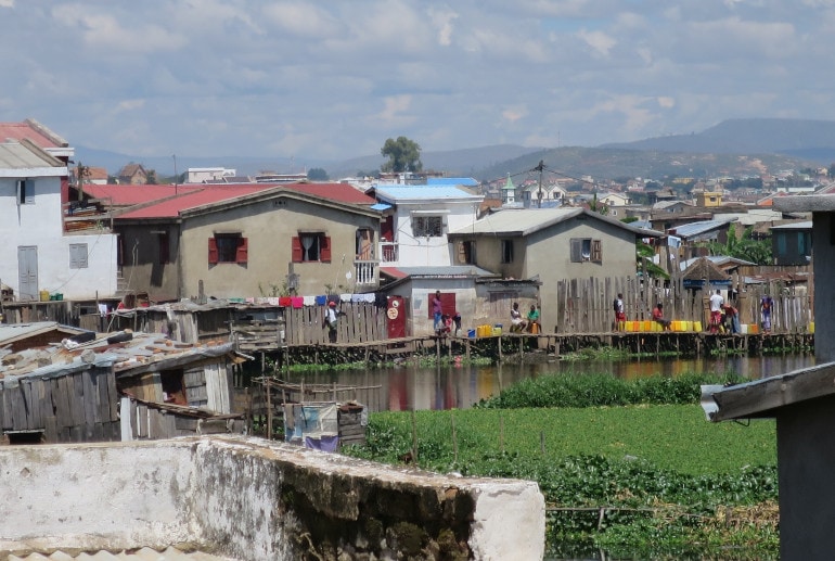 Apoyo y asesoramiento en el marco del proyecto «Una vivienda digna para todas y todos! » para COTA – Madagascar